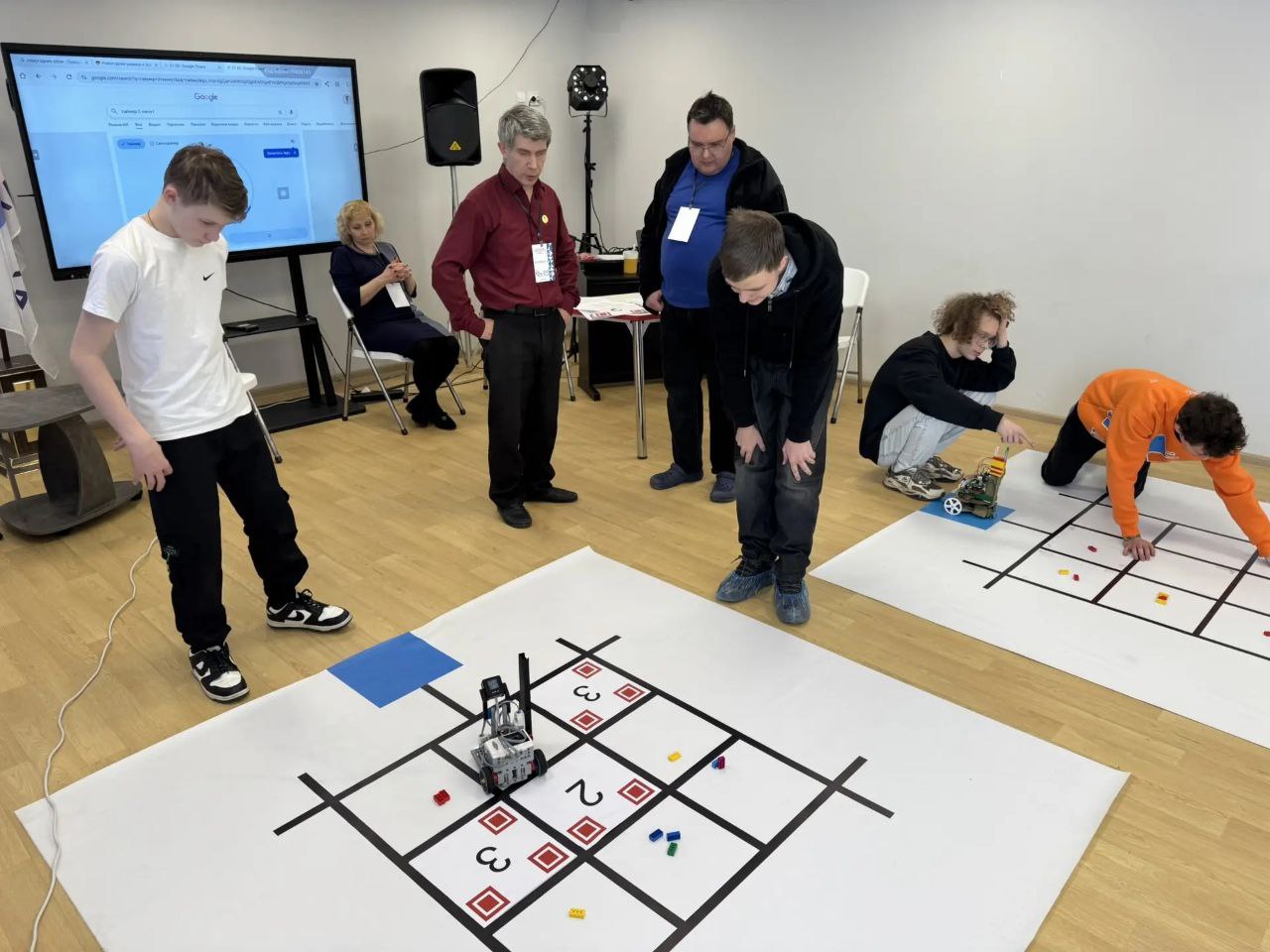 Саратовские школьники соревнуются в робототехнике на Интеллектуальной олимпиаде